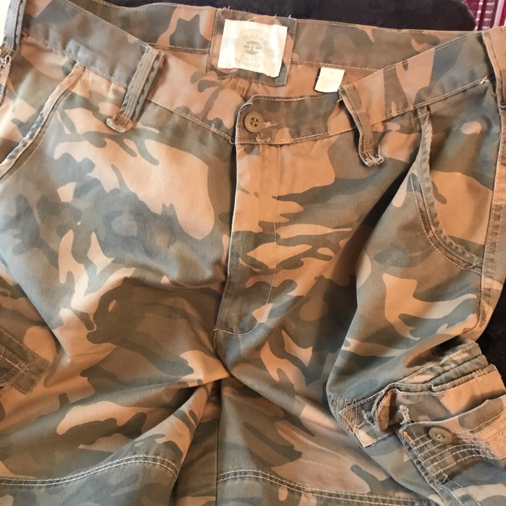 Men’s camo cargo shorts